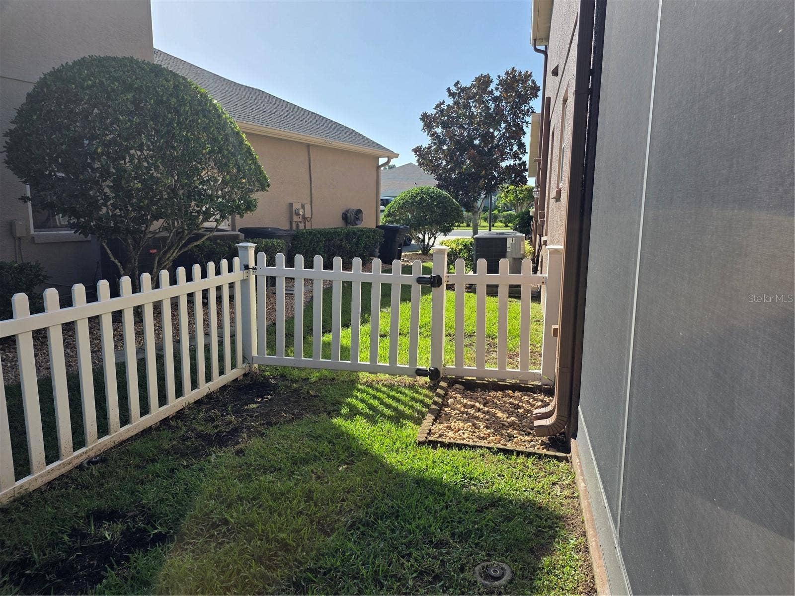 7711 ARELLI DRIVE, New Port Richey, FL 34655 Side of home