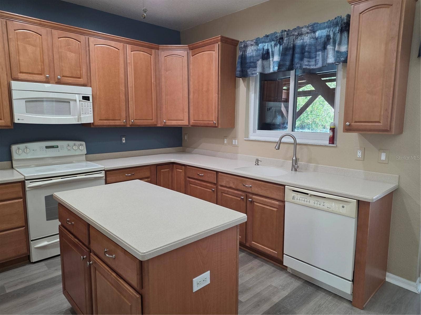 7711 ARELLI DRIVE, New Port Richey, FL 34655 7711 ARELLI DRIVE, New Port Richey, FL 34655