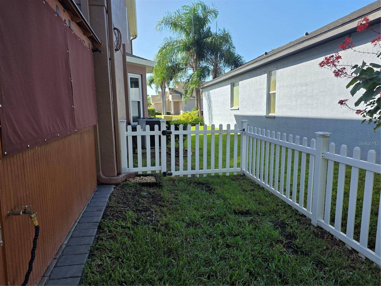 7711 ARELLI DRIVE, New Port Richey, FL 34655 Side of home