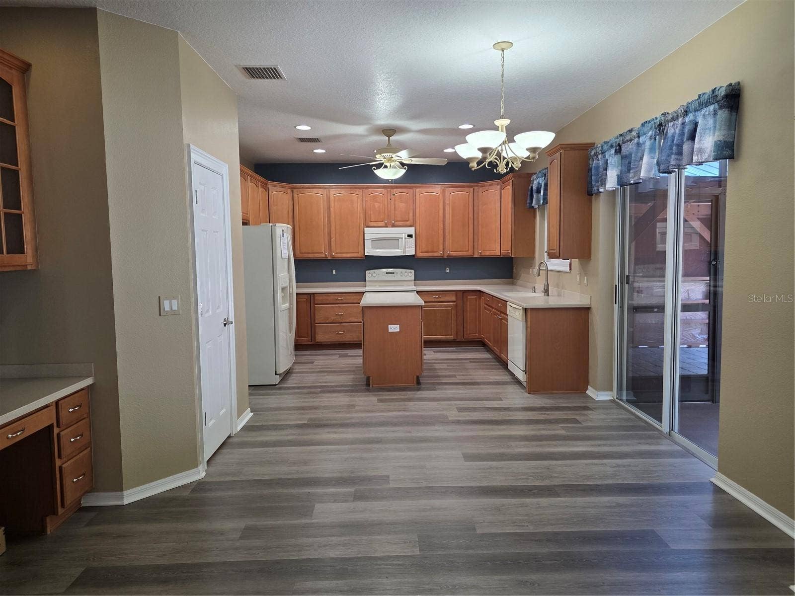 7711 ARELLI DRIVE, New Port Richey, FL 34655 Kitchen