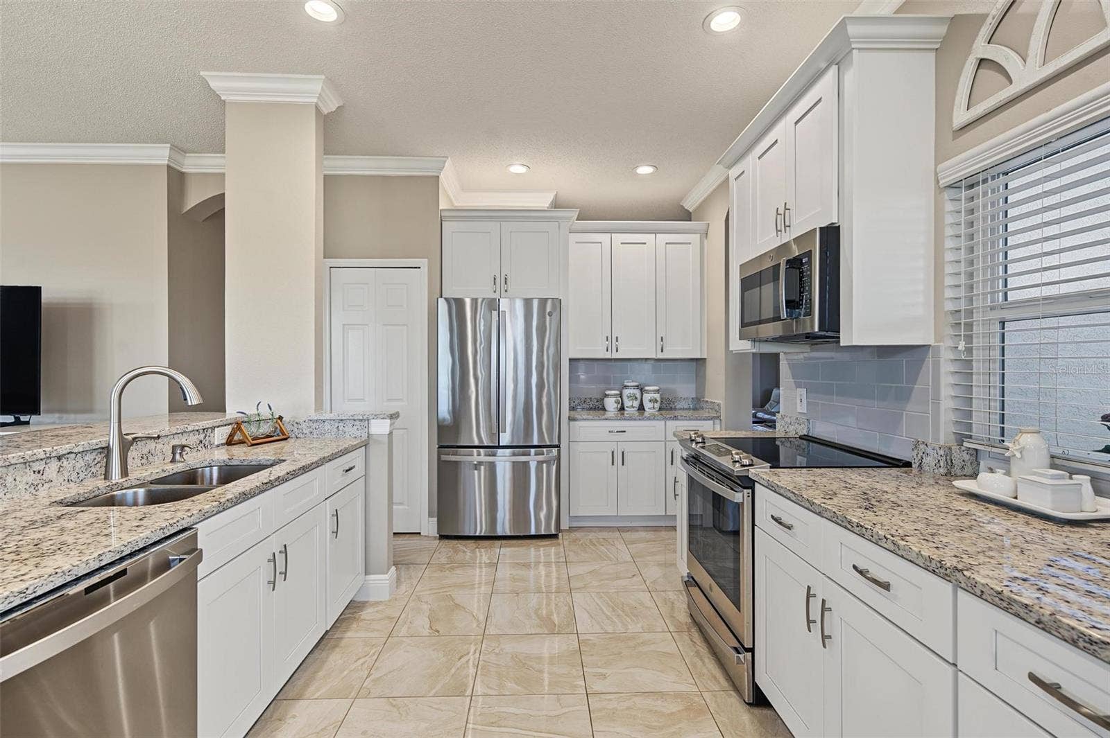 1929 WESTERHAM LOOP, Trinity, FL 34655 More than ample counter and cabinet space