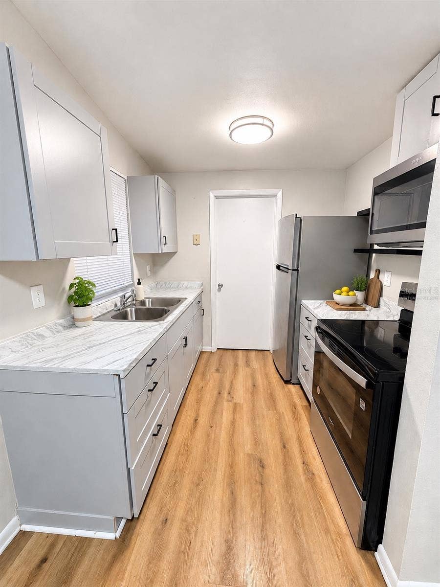 4581 DELTONA BOULEVARD, Spring Hill, FL 34606 Virtually Staged Kitchen