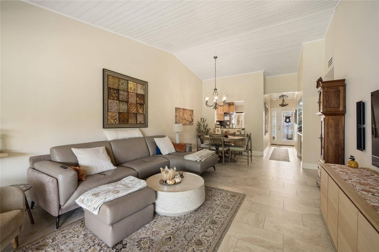 LIVING ROOM/DINING ROOM/FRONT ENTRANCE