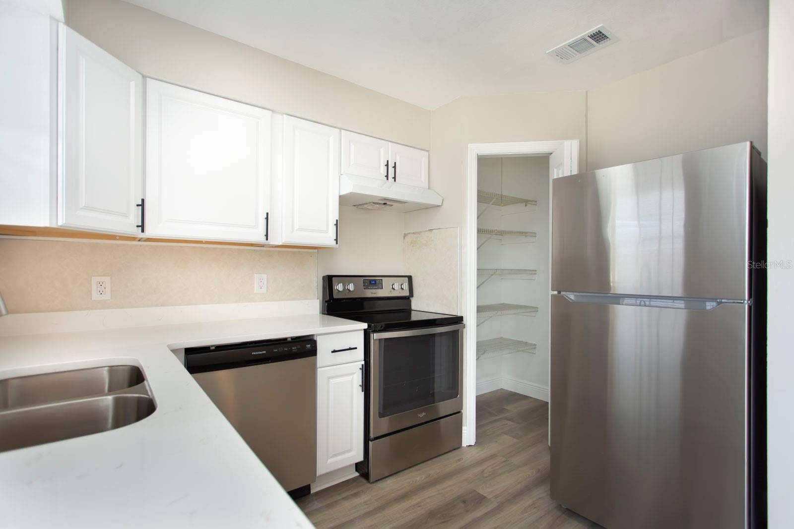 1920 E EDGEWOOD DRIVE, #B2, Lakeland, FL 33803 1920 E EDGEWOOD DRIVE, #B2, Lakeland, FL 33803