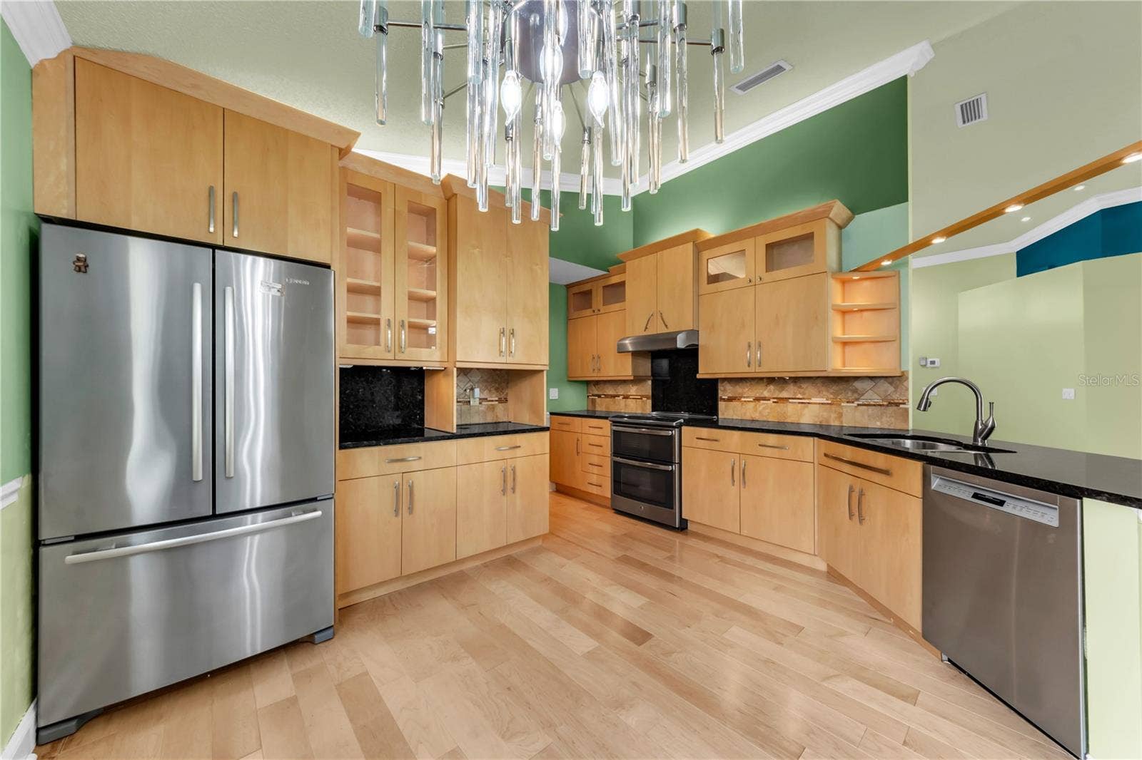 761 LIGHTHOUSE DRIVE, Tarpon Springs, FL 34689 761 LIGHTHOUSE DRIVE, Tarpon Springs, FL 34689