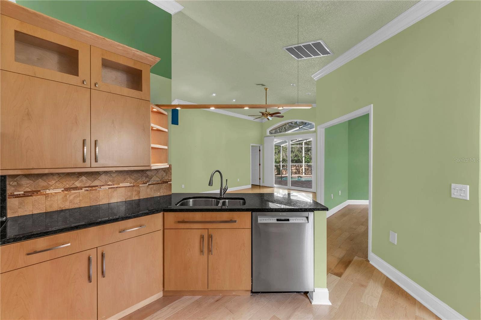 761 LIGHTHOUSE DRIVE, Tarpon Springs, FL 34689 761 LIGHTHOUSE DRIVE, Tarpon Springs, FL 34689