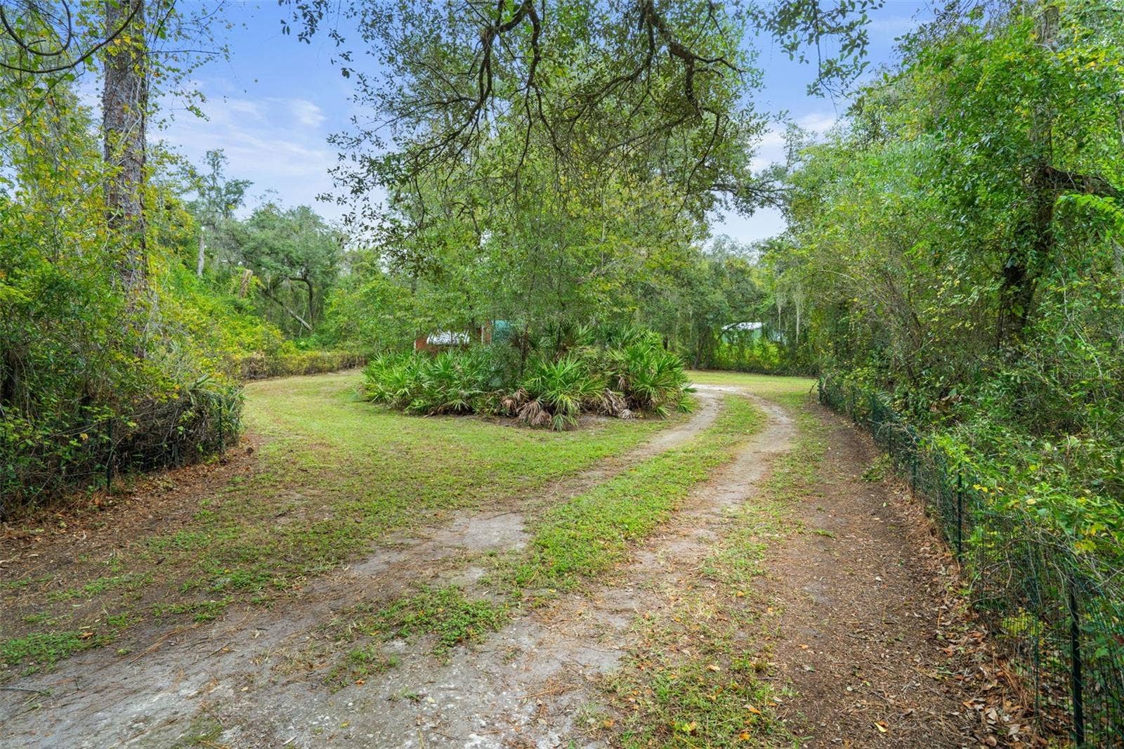 5642 CYRIL DRIVE, Dade City, FL 33523