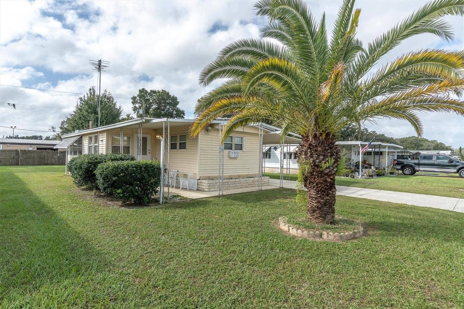 37324 LOIS AVENUE, Zephyrhills, FL 33542