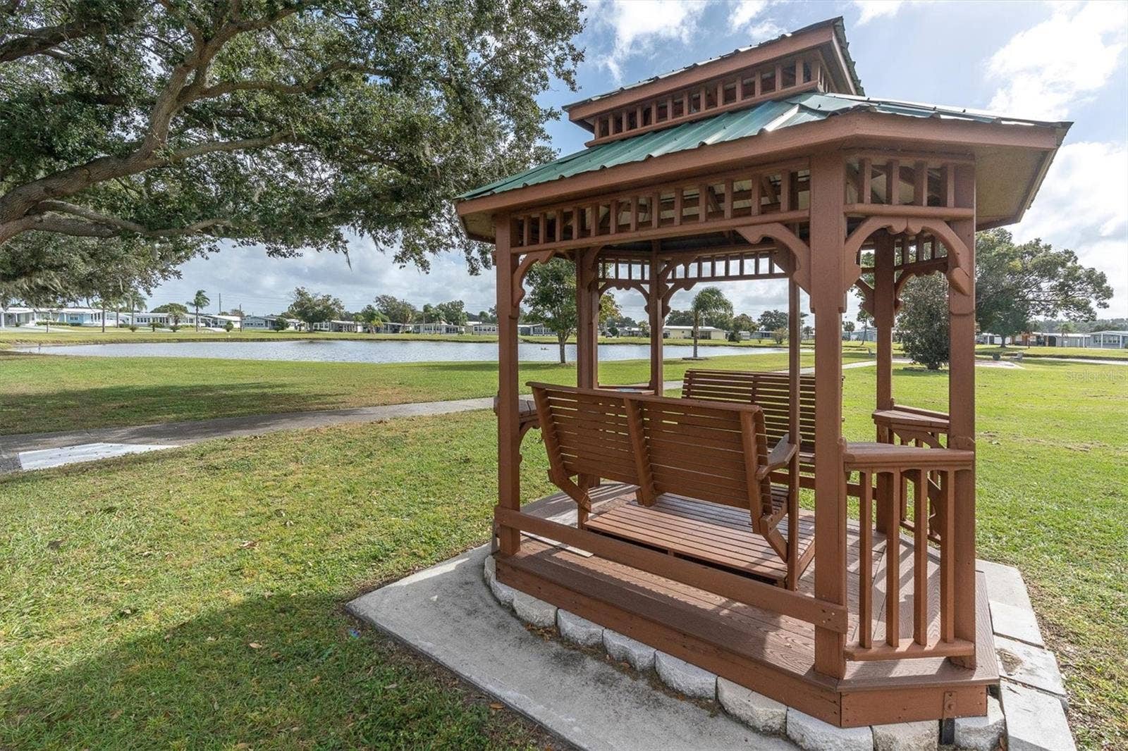 37324 LOIS AVENUE, Zephyrhills, FL 33542