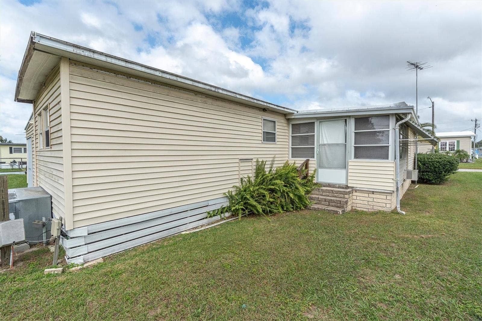 37324 LOIS AVENUE, Zephyrhills, FL 33542