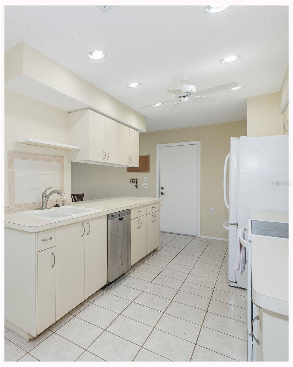 9015 WARWICK LANE, New Port Richey, FL 34655 9015 WARWICK LANE, New Port Richey, FL 34655