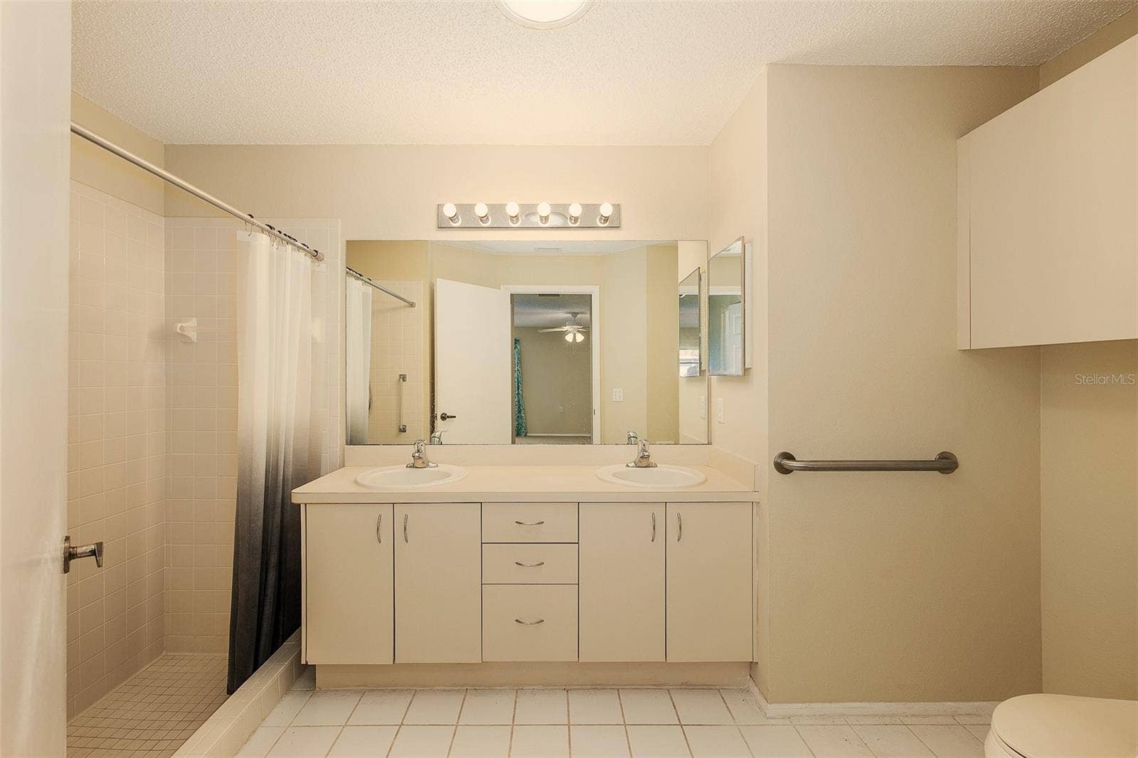 9015 WARWICK LANE, New Port Richey, FL 34655 ENSUITE BATH