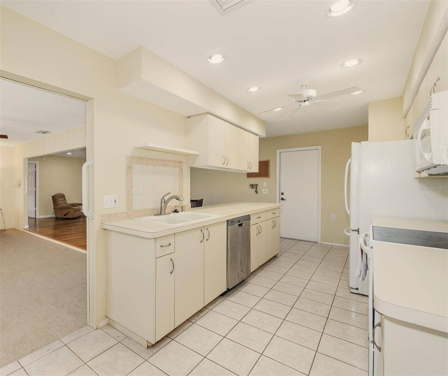 9015 WARWICK LANE, New Port Richey, FL 34655 9015 WARWICK LANE, New Port Richey, FL 34655