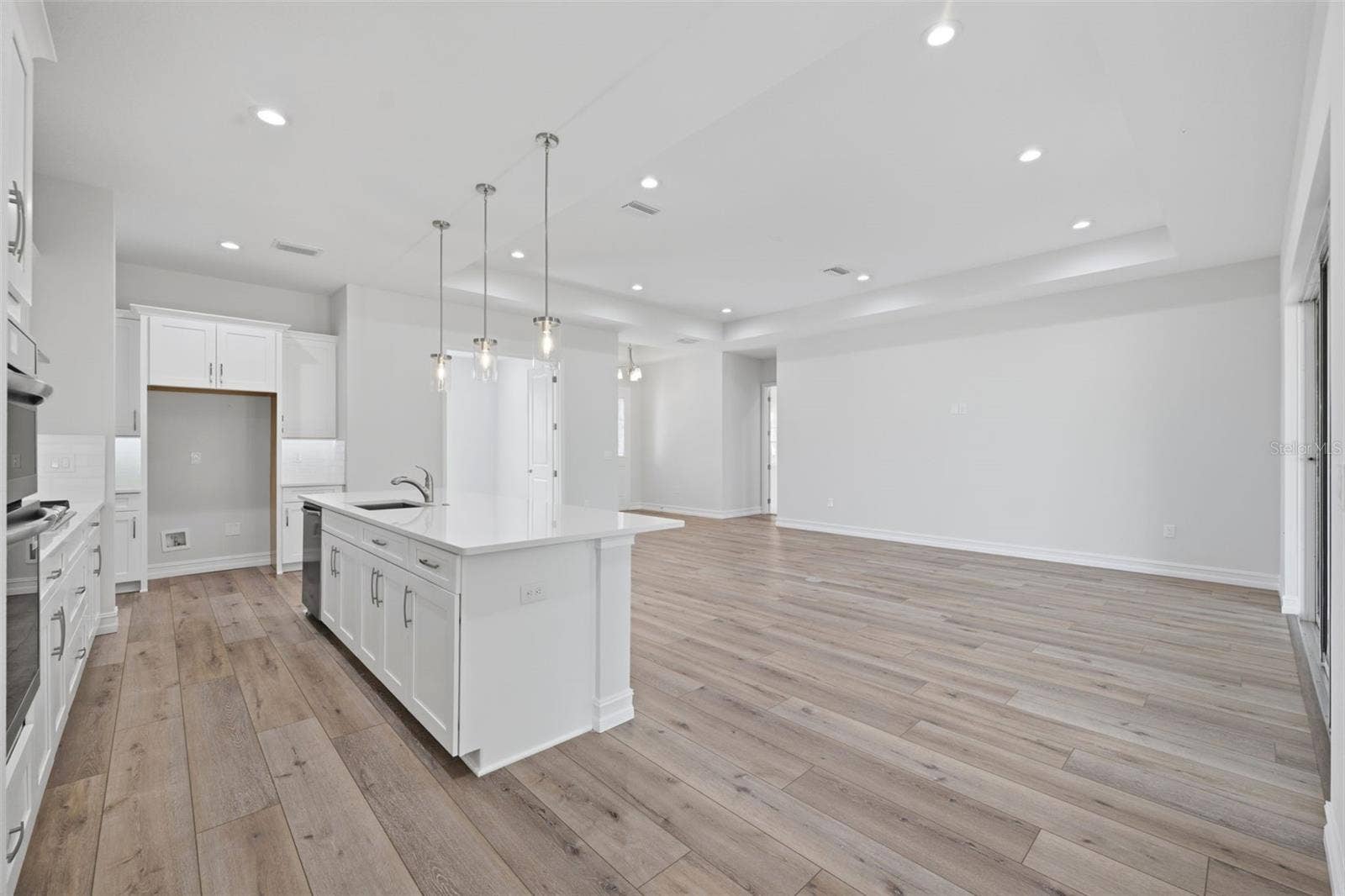3926 SOUTHERN VALLEY LOOP, Brooksville, FL 34601 Kitchen/Living