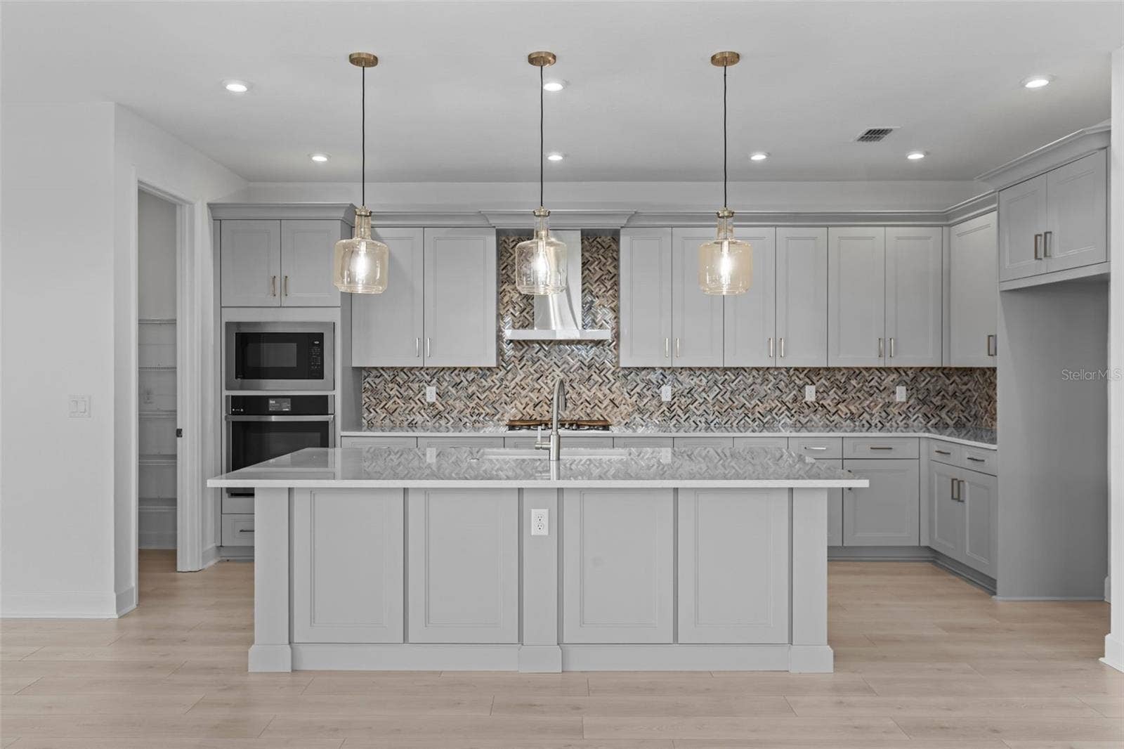 557 HAMMOCK OAKS BOULEVARD, Lady Lake, FL 32159 Kitchen