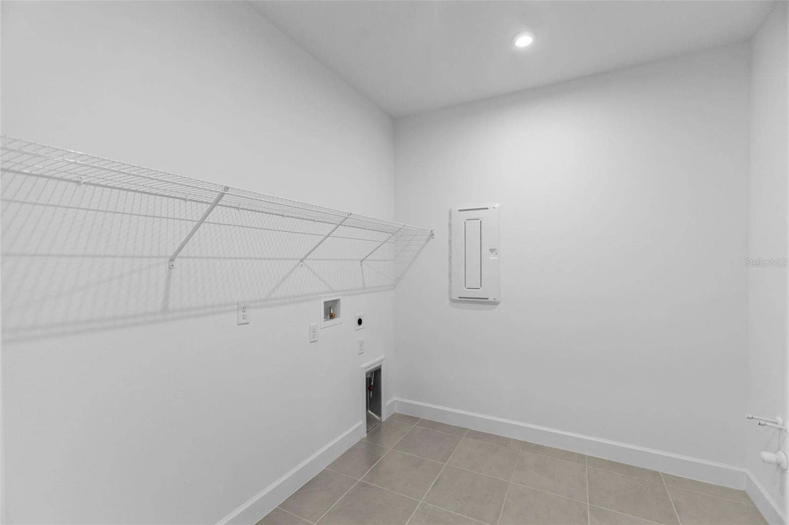 557 HAMMOCK OAKS BOULEVARD, Lady Lake, FL 32159 Laundry