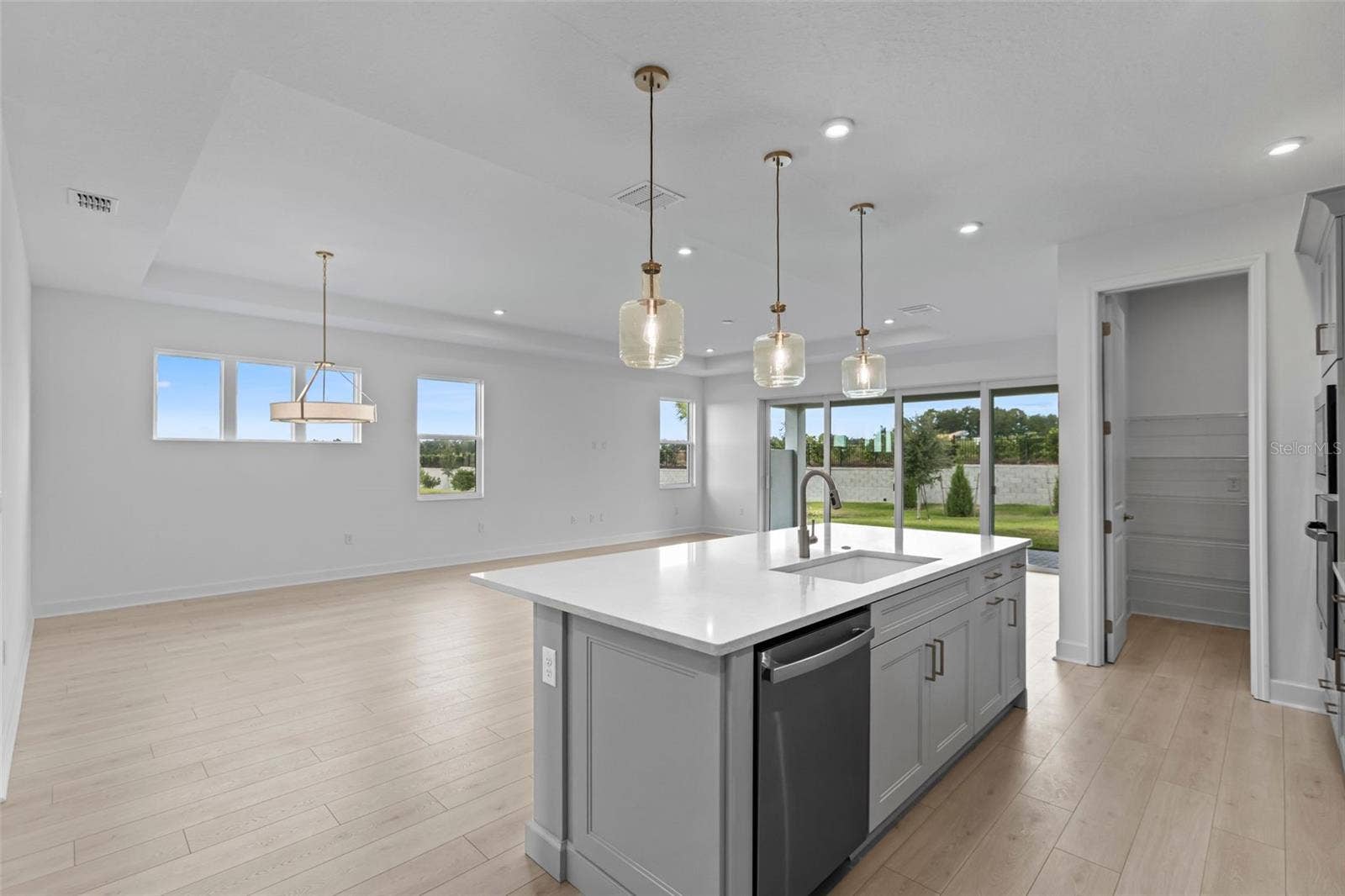 557 HAMMOCK OAKS BOULEVARD, Lady Lake, FL 32159 Kitchen