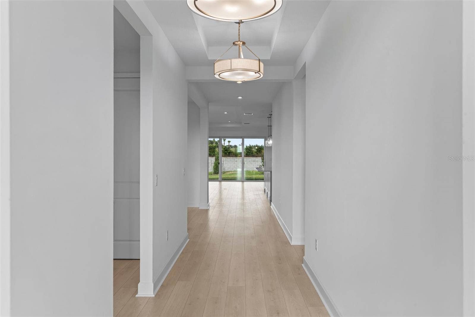557 HAMMOCK OAKS BOULEVARD, Lady Lake, FL 32159 Foyer