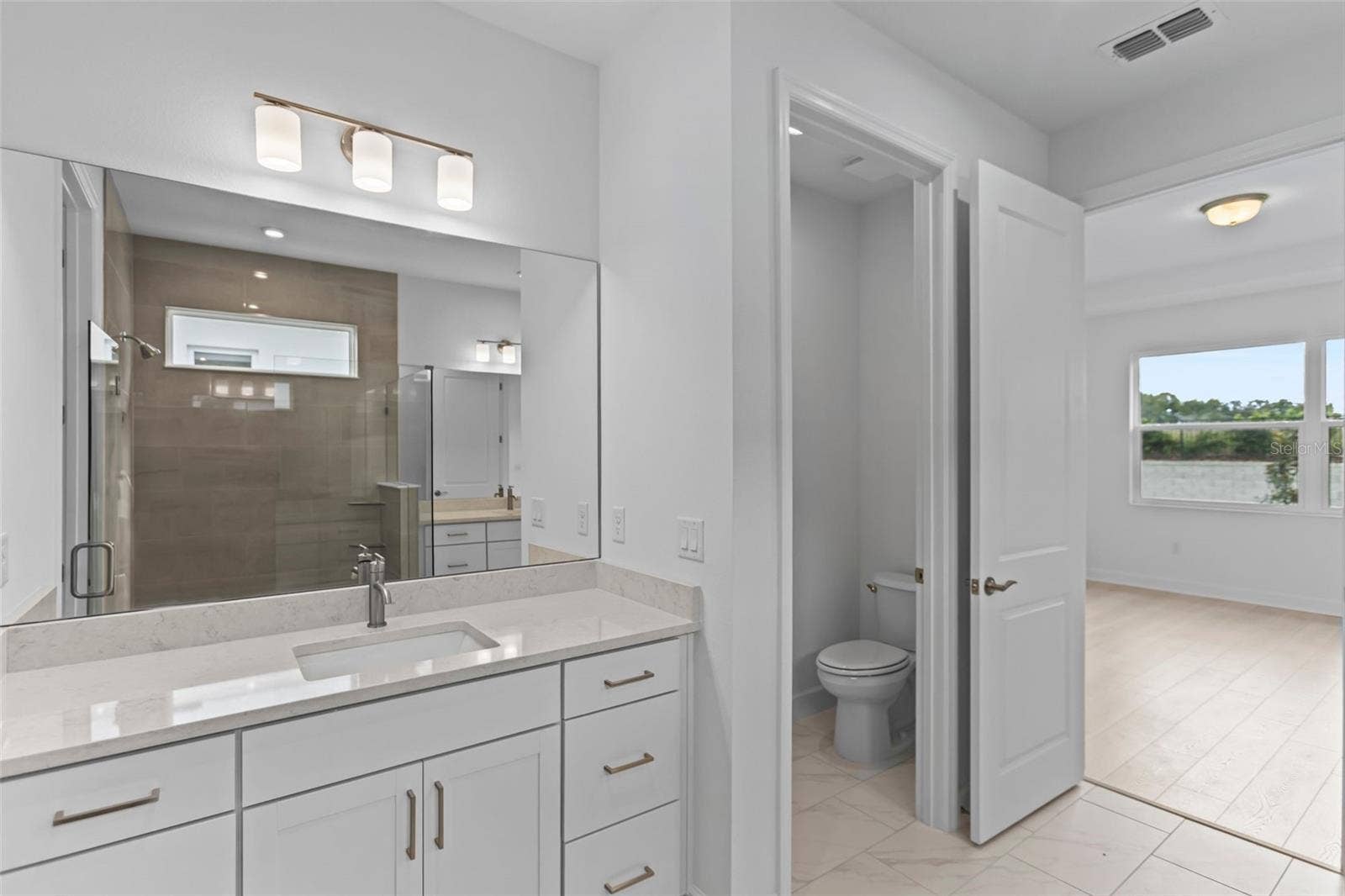 557 HAMMOCK OAKS BOULEVARD, Lady Lake, FL 32159 Owner's Bath