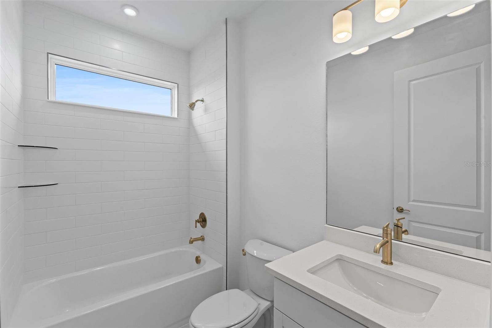 557 HAMMOCK OAKS BOULEVARD, Lady Lake, FL 32159 Bath