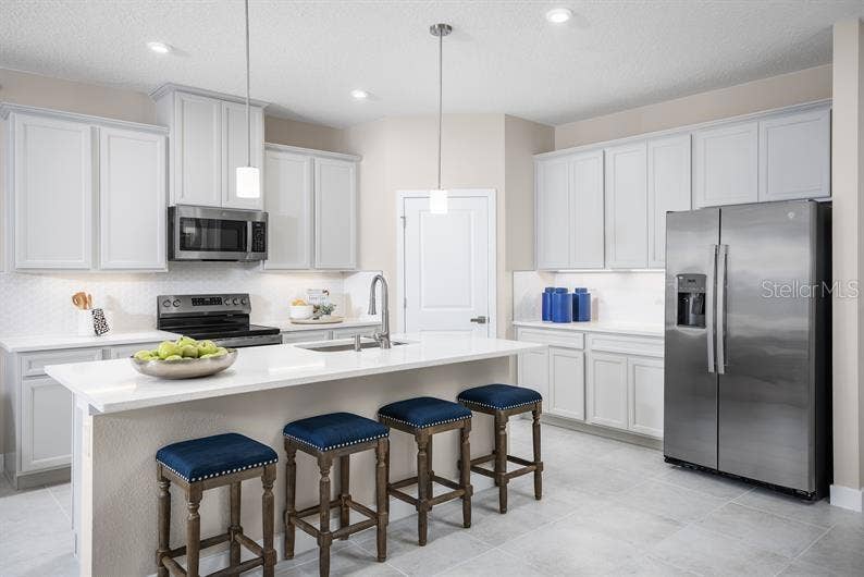 5323 CASTELLO AVENUE, Auburndale, FL 33823 5323 CASTELLO AVENUE, Auburndale, FL 33823