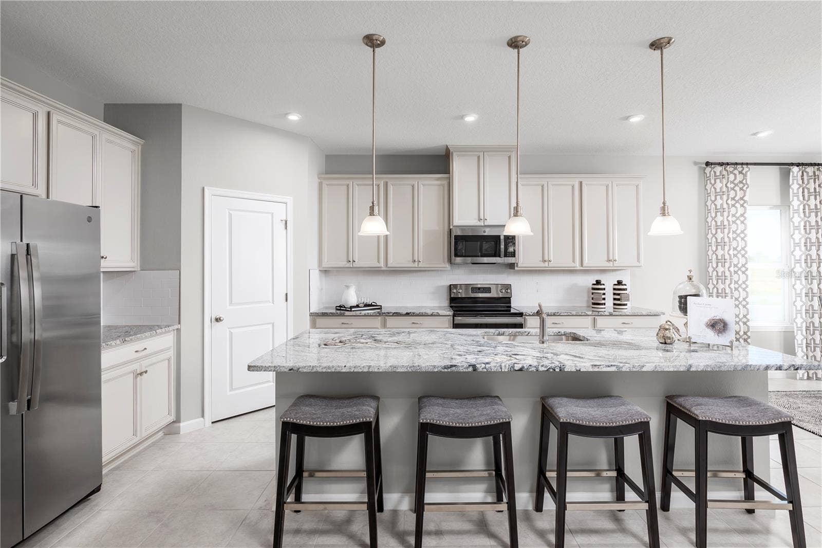 5327 CASTELLO AVENUE, Auburndale, FL 33823 5327 CASTELLO AVENUE, Auburndale, FL 33823
