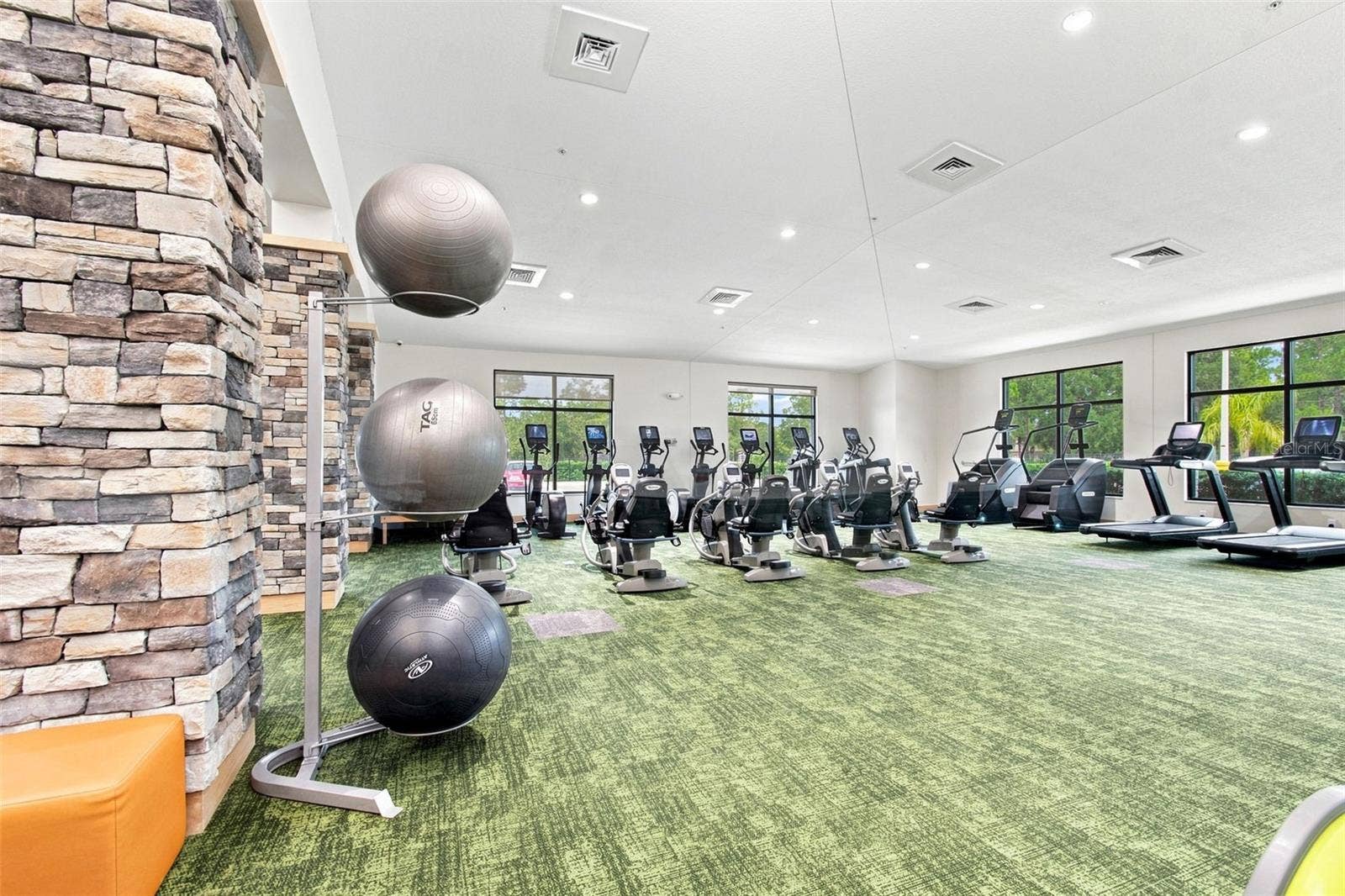 1430 PINEWOOD HILLS COURT, Spring Hill, FL 34606