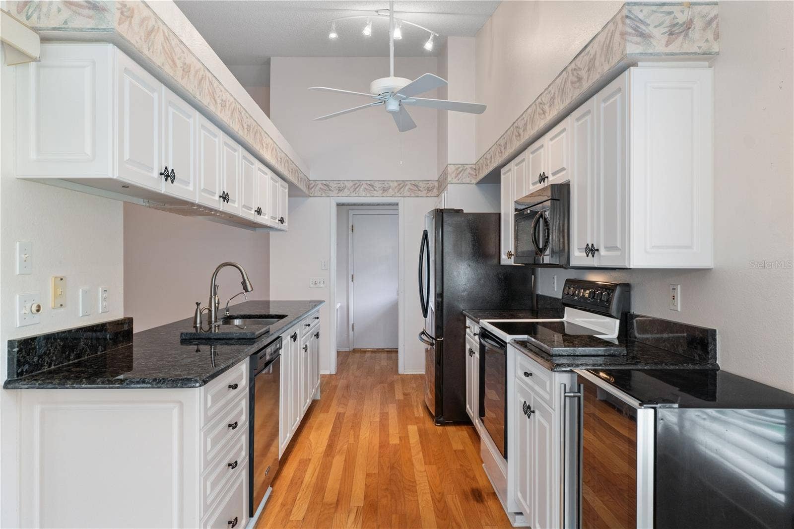 1430 PINEWOOD HILLS COURT, Spring Hill, FL 34606