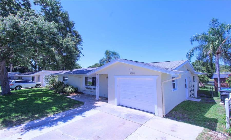 Property photo for 8580 FORSYTH DRIVE, Seminole, FL