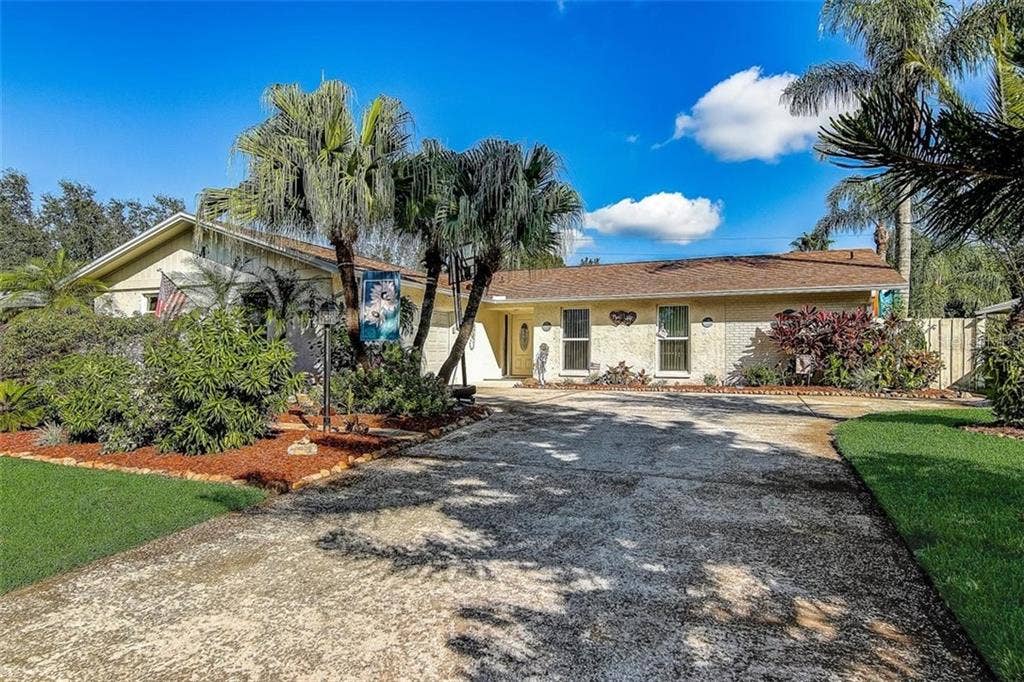 2661 PEACHTREE CIRCLE E, Clearwater, FL 33761 2661 PEACHTREE CIRCLE E, Clearwater, FL 33761