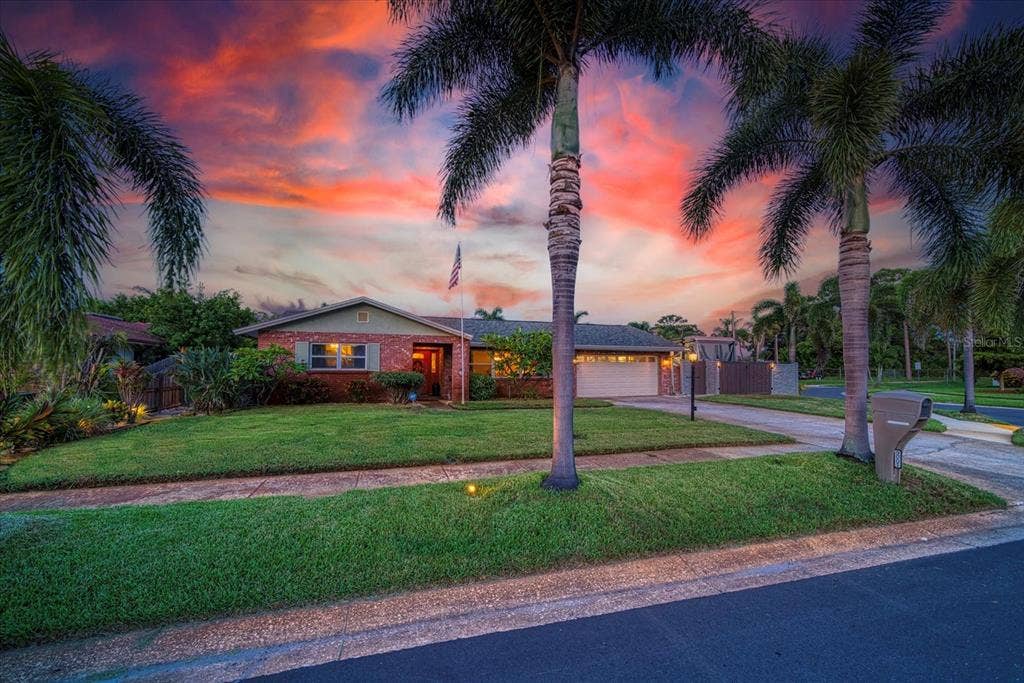 9001 128TH WAY, Seminole, FL 33776 Sunset - Front of Home