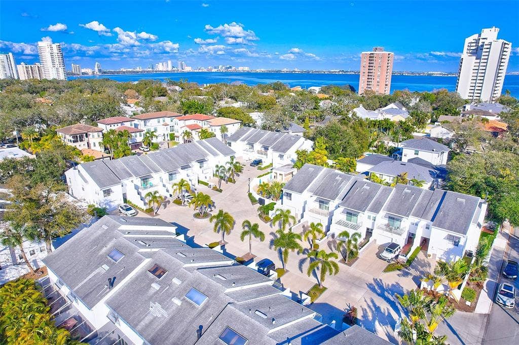 2937 W KNIGHTS AVENUE, Tampa, FL 33611 Aerial facing East towards Tampa Bay