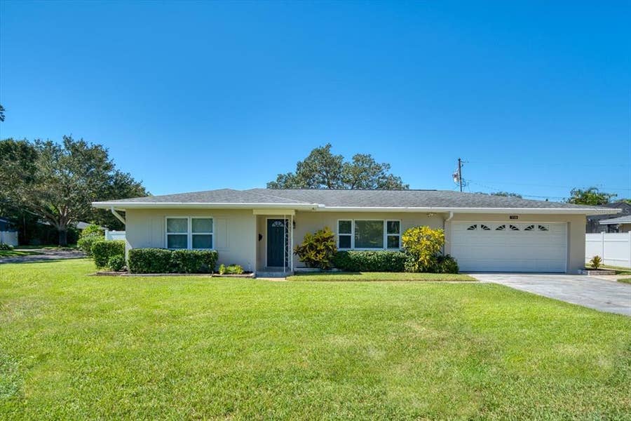 Property photo for 1728 LAURIE LANE, Belleair, FL