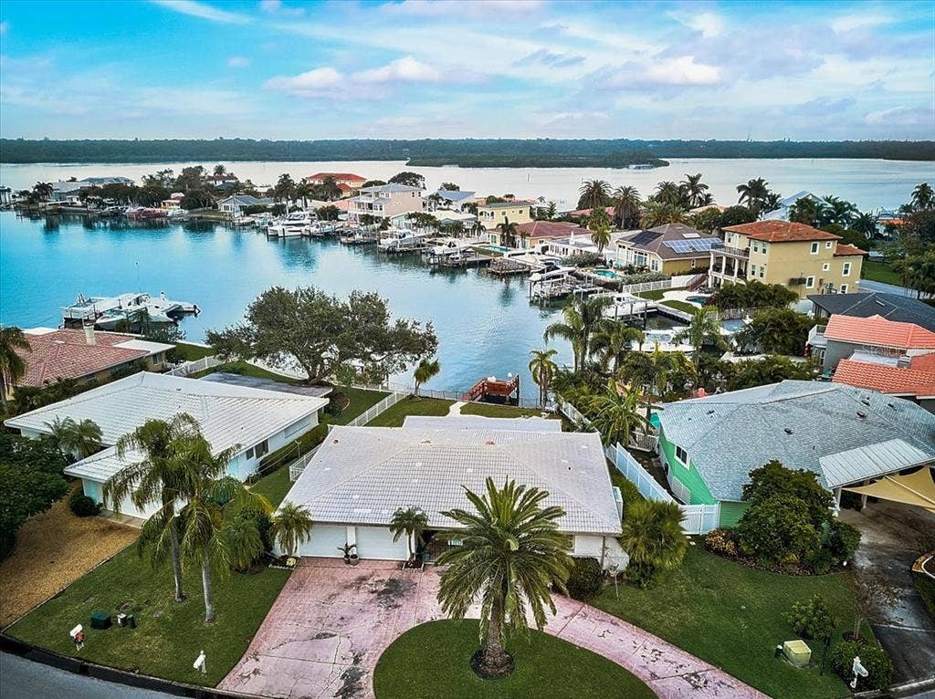 17325 ROSA LEE WAY, North Redington Beach, FL 33708 17325 ROSA LEE WAY, North Redington Beach, FL 33708