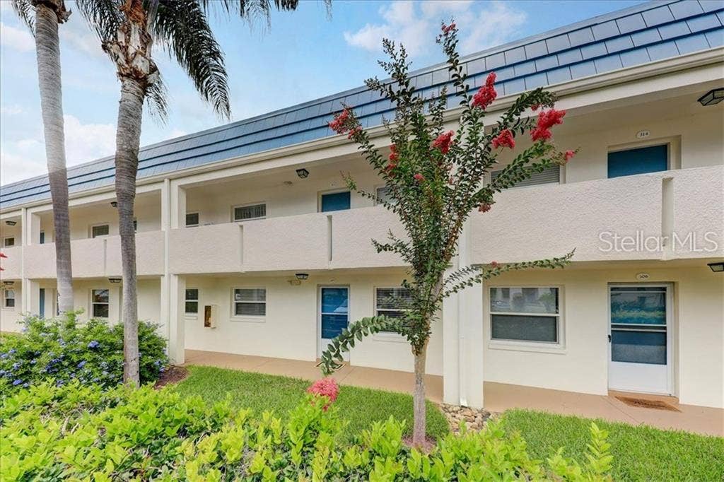 1975 W BAY DRIVE, #305, Largo, FL 33770 1975 W BAY DRIVE, #305, Largo, FL 33770