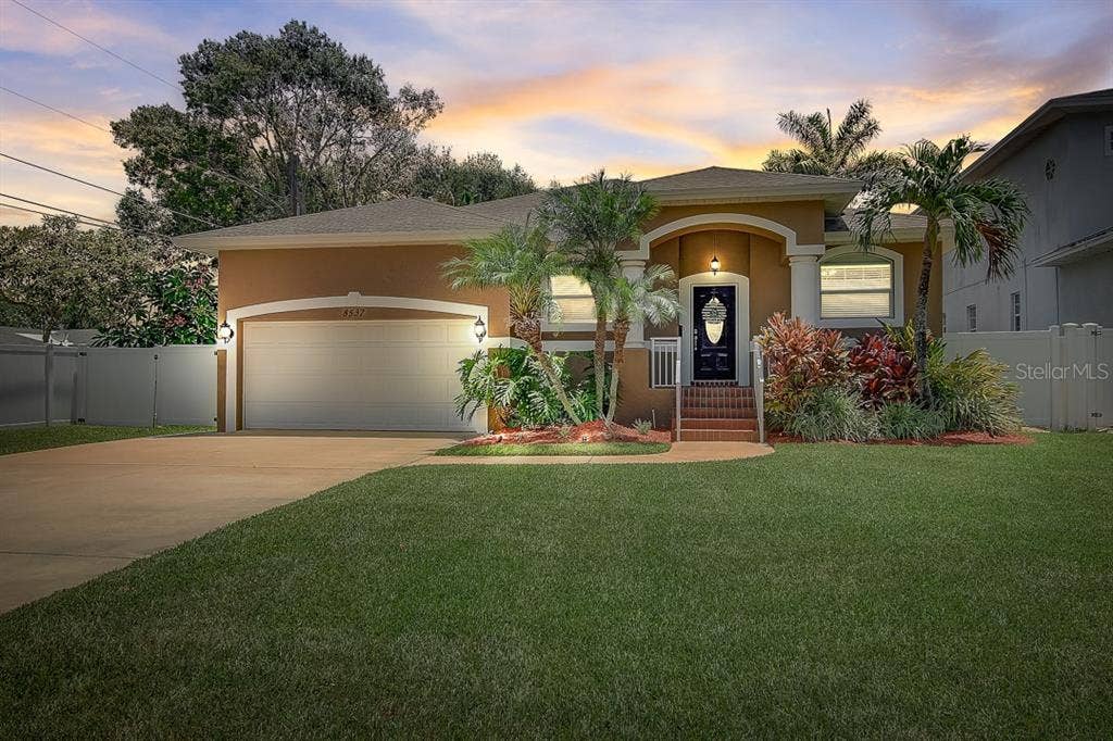 8537 RIVERSIDE DRIVE NE, St Petersburg, FL 33702 8537 RIVERSIDE DRIVE NE, St Petersburg, FL 33702