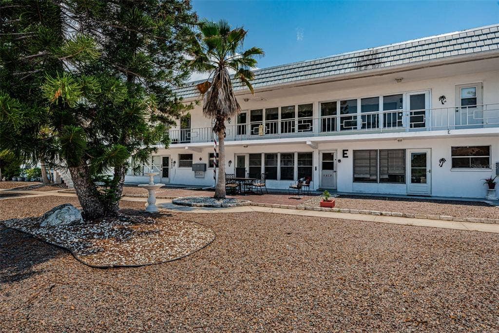 1221 DREW STREET, #E11, Clearwater, FL 33755 1221 DREW STREET, #E11, Clearwater, FL 33755