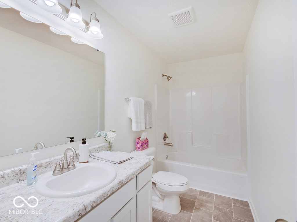 BEACON BUILDERS MODEL HOME IN WINDSTAR WOODS.
