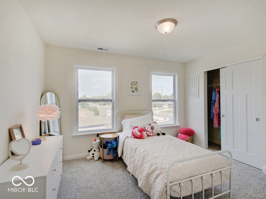 BEACON BUILDERS MODEL HOME IN WINDSTAR WOODS.