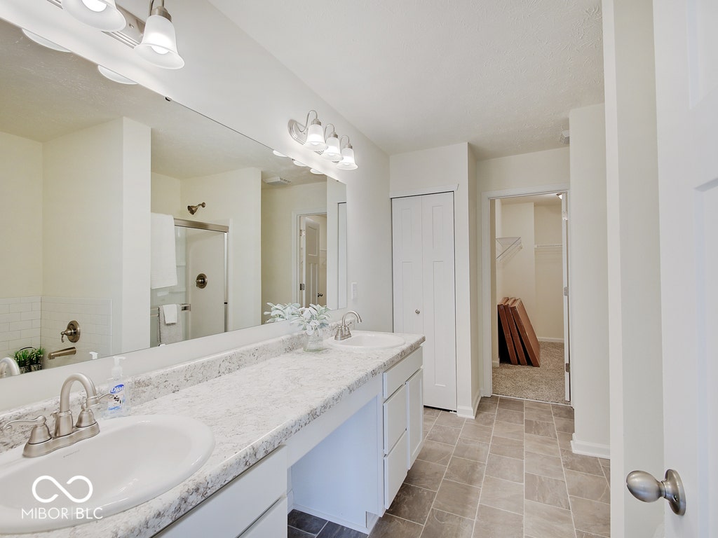 BEACON BUILDERS MODEL HOME IN WINDSTAR WOODS.