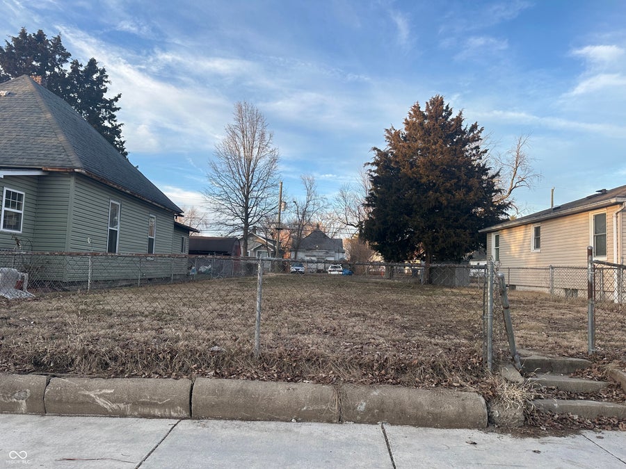 Property photo for 1530 7th Avenue, Terre Haute, IN