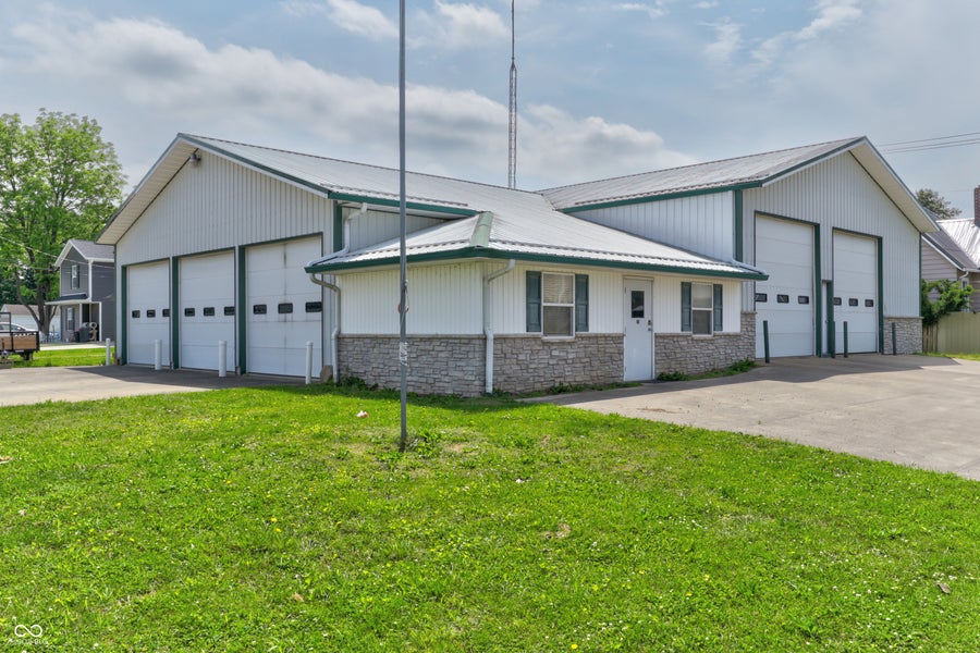 Property photo for 206 S Meridian Street, Washington, IN