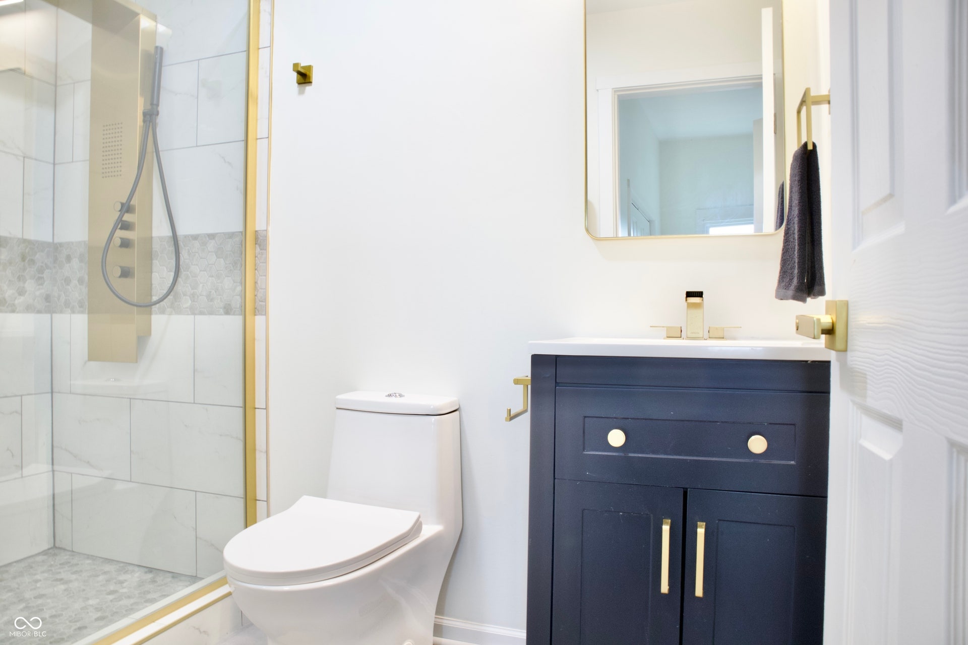 474 N Randolph Street, Indianapolis, IN 46201 Stylish navy vanity and updated fixtures.