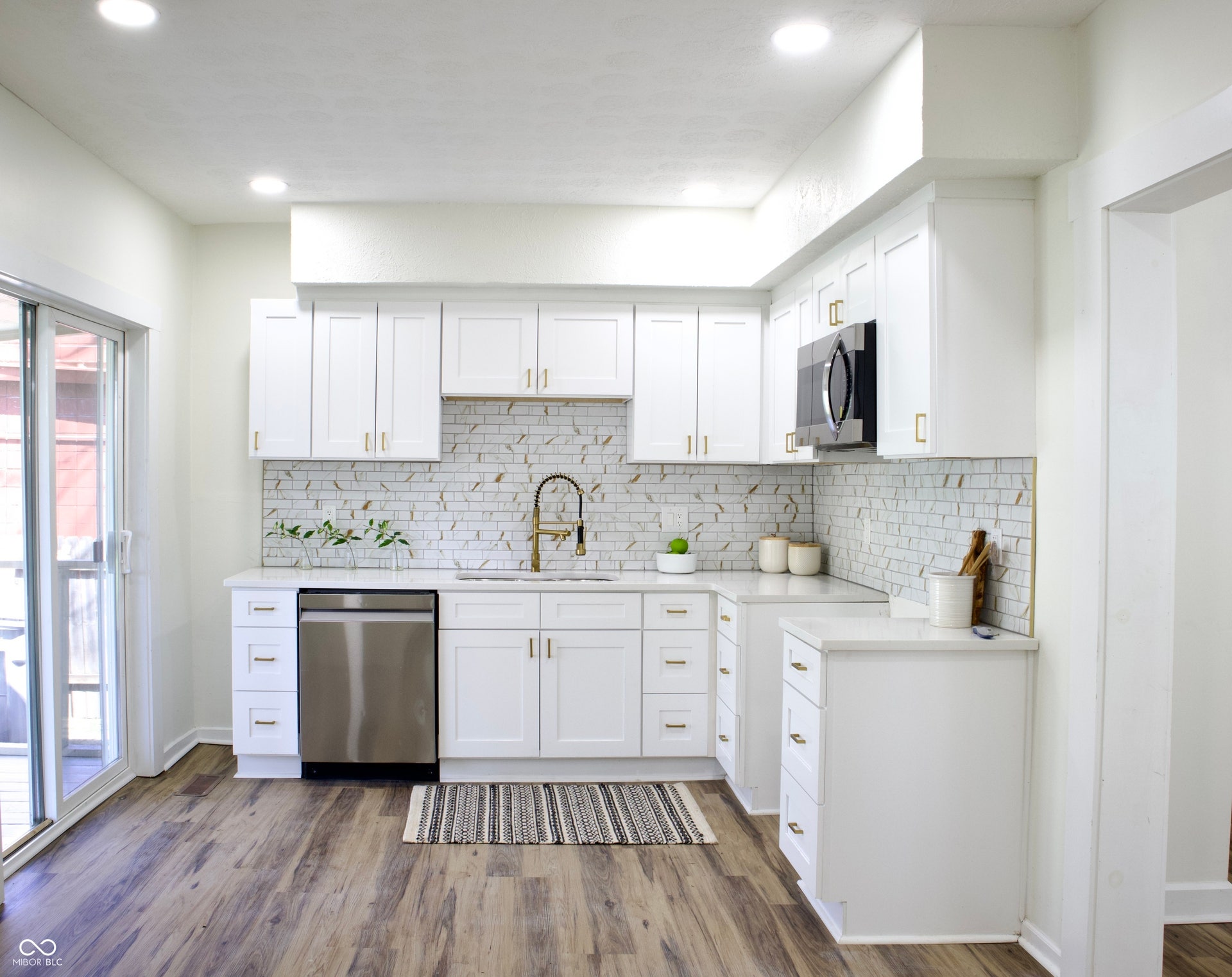 474 N Randolph Street, Indianapolis, IN 46201 Spacious kitchen with lots of cabinet and counter space, plus plenty of natural light.