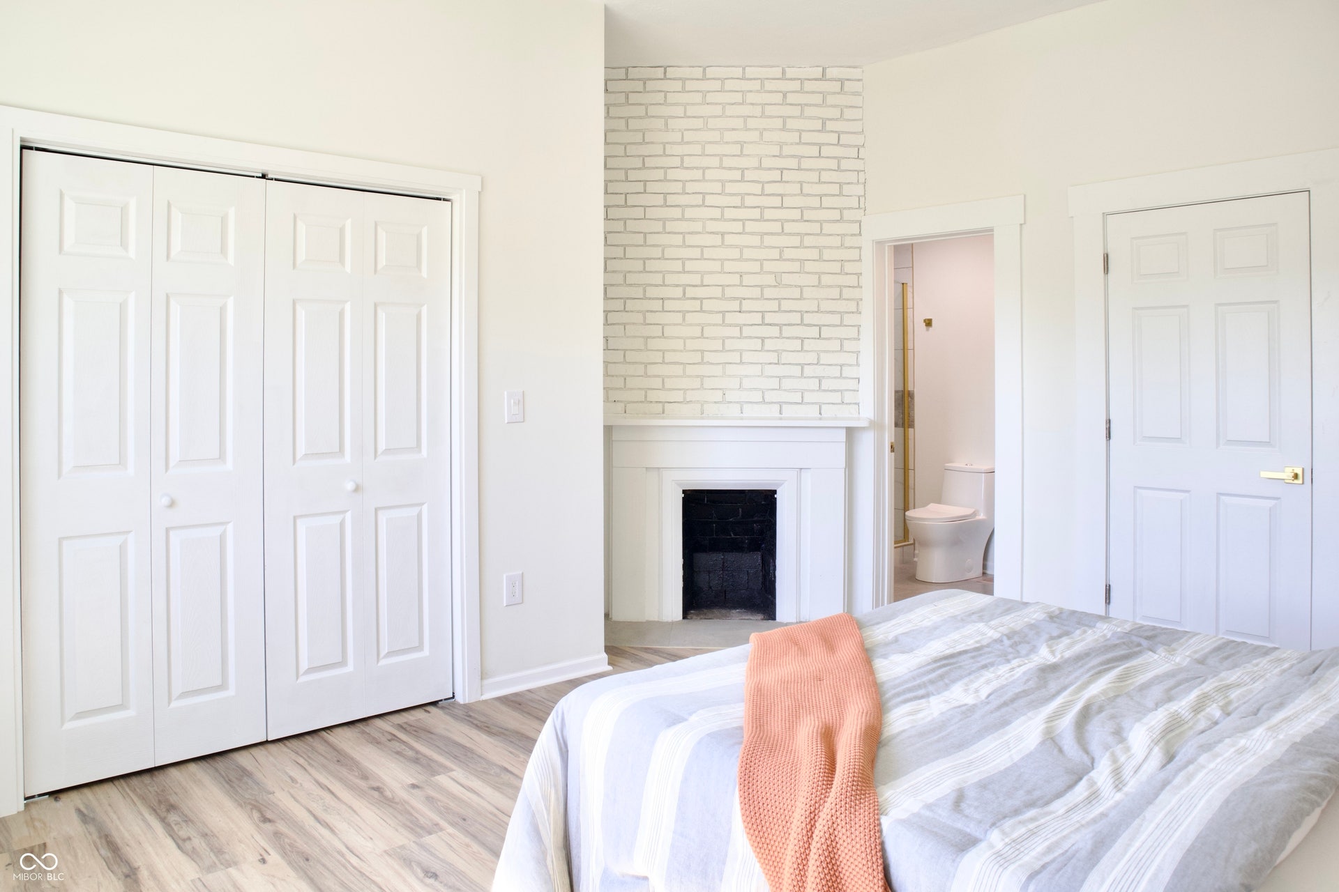 474 N Randolph Street, Indianapolis, IN 46201 Primary suite with a fireplace, double-door closet, and its own private bath.
