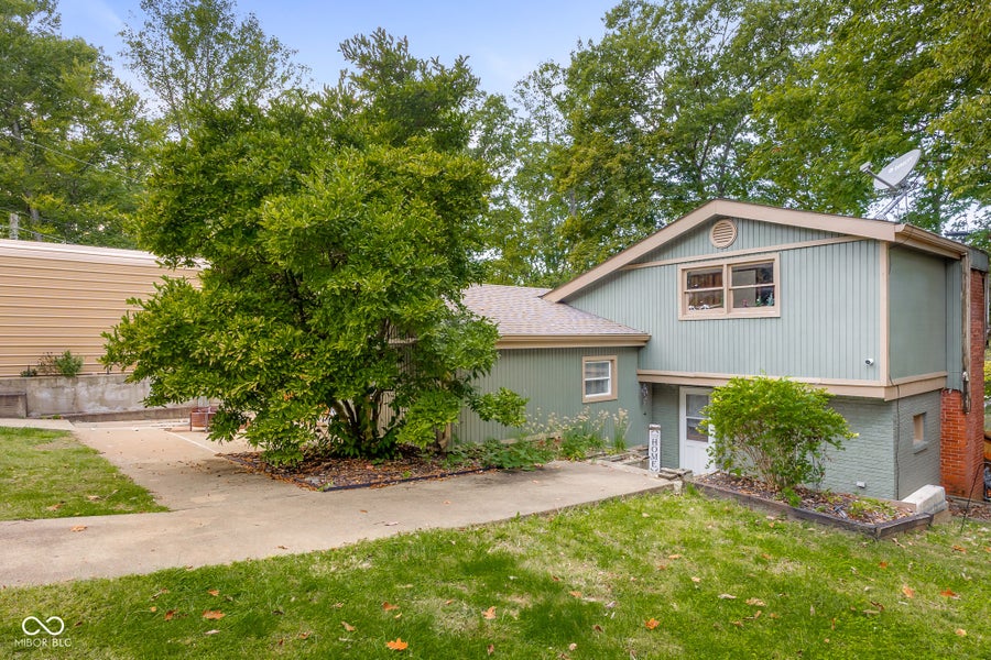 Property photo for 202 W Lakeview Drive, Nineveh, IN