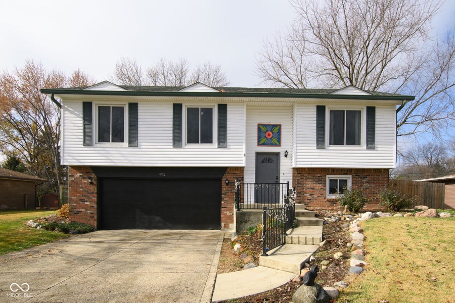 Property photo for 492 Pelenor Drive, Franklin, IN