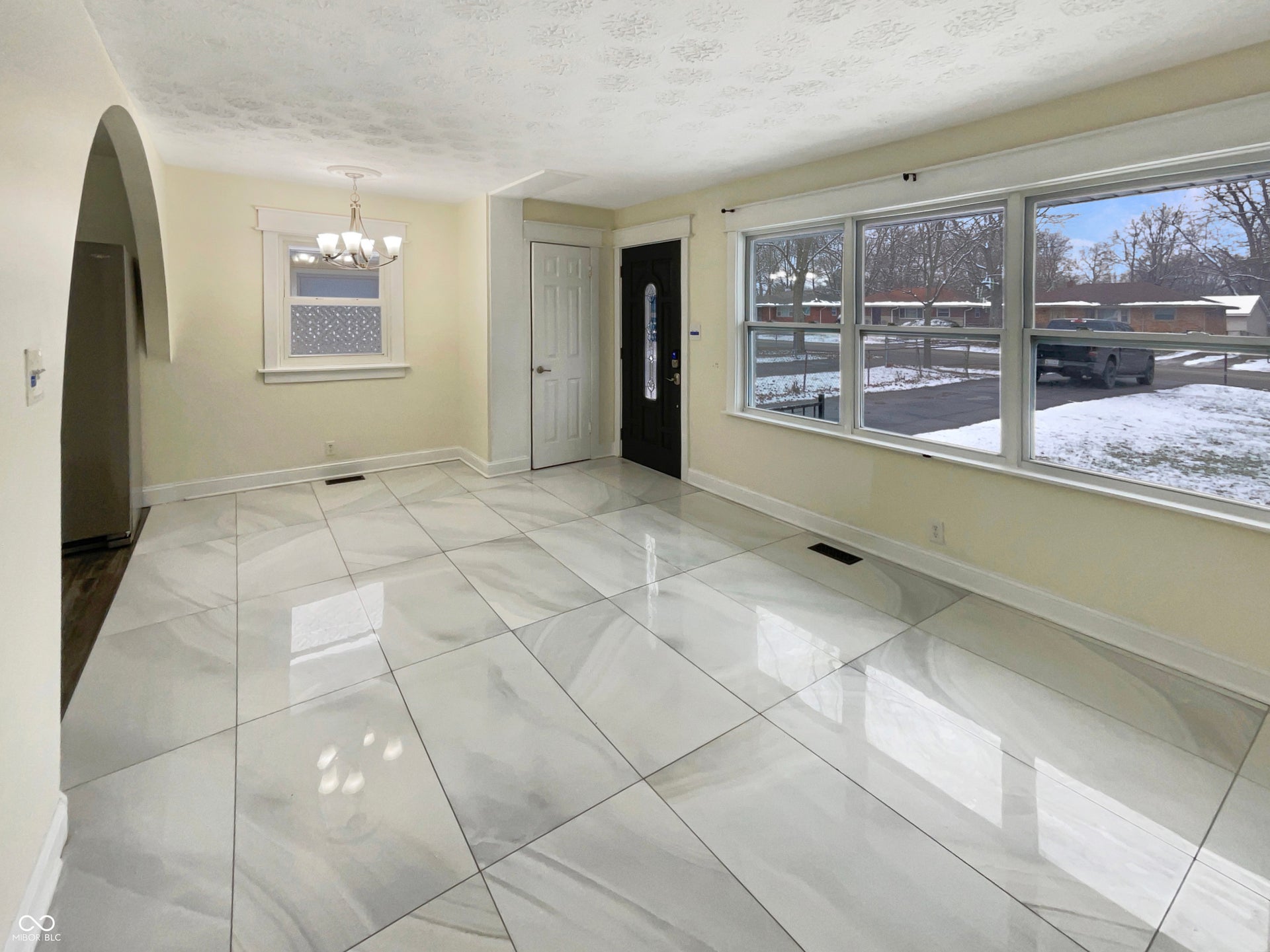 4055 N Grand Avenue, Indianapolis, IN 46226
