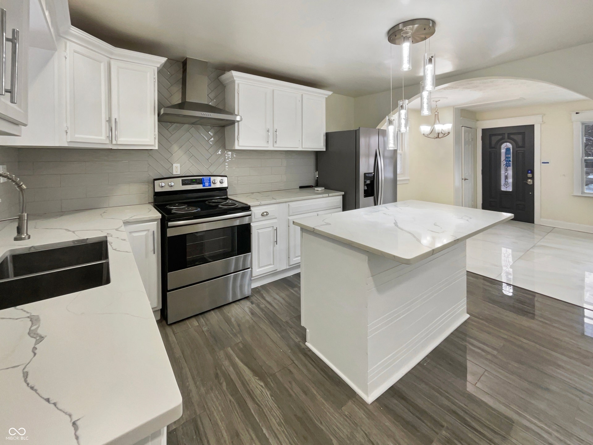 4055 N Grand Avenue, Indianapolis, IN 46226
