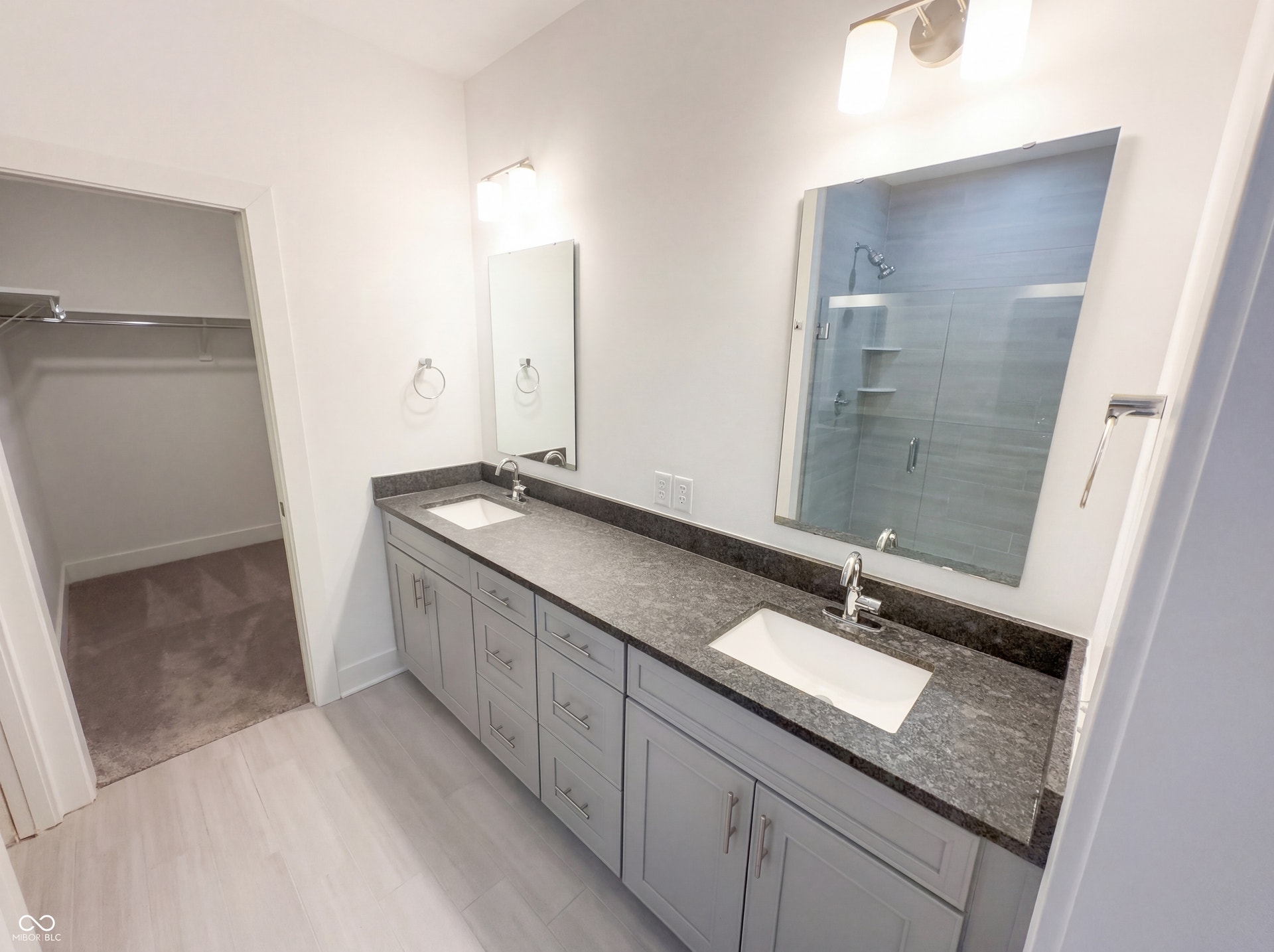 Dual vanity with undermount sinks and dark stone countertops